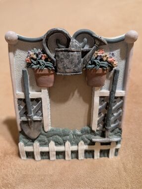 Gardening Photo Resin Frame with Watering Can & Flower Pots